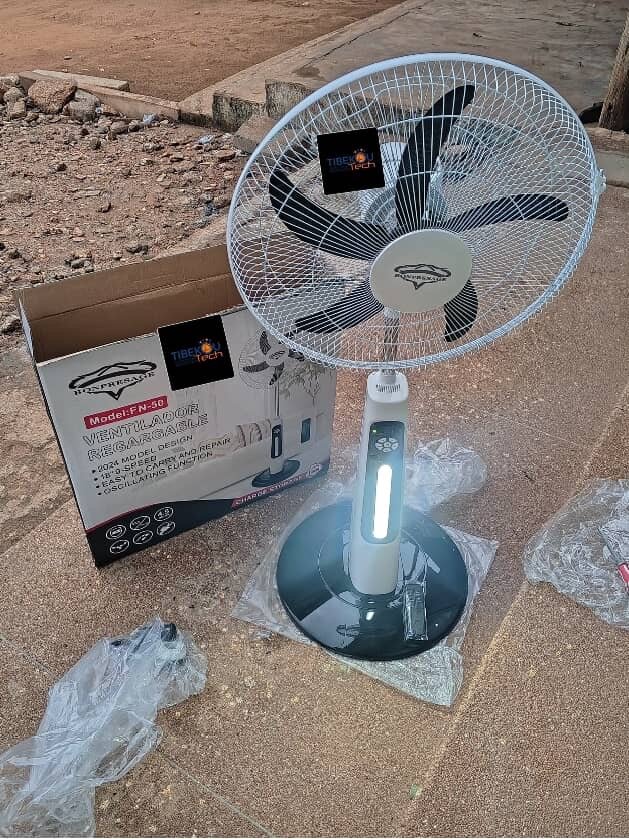 Ventilateur sur pied télécommandé