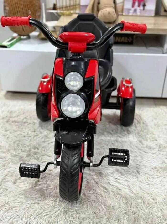 Tricycle rouge pour enfants