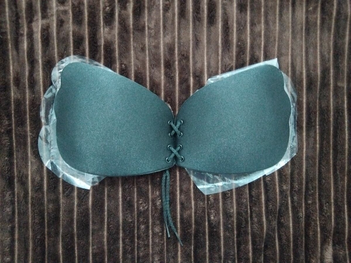 Soutien-gorge invisible adhésif