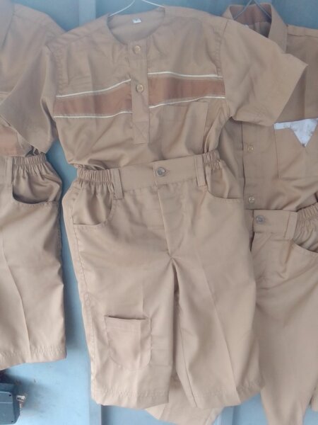 Ensemble kaki pour primaire