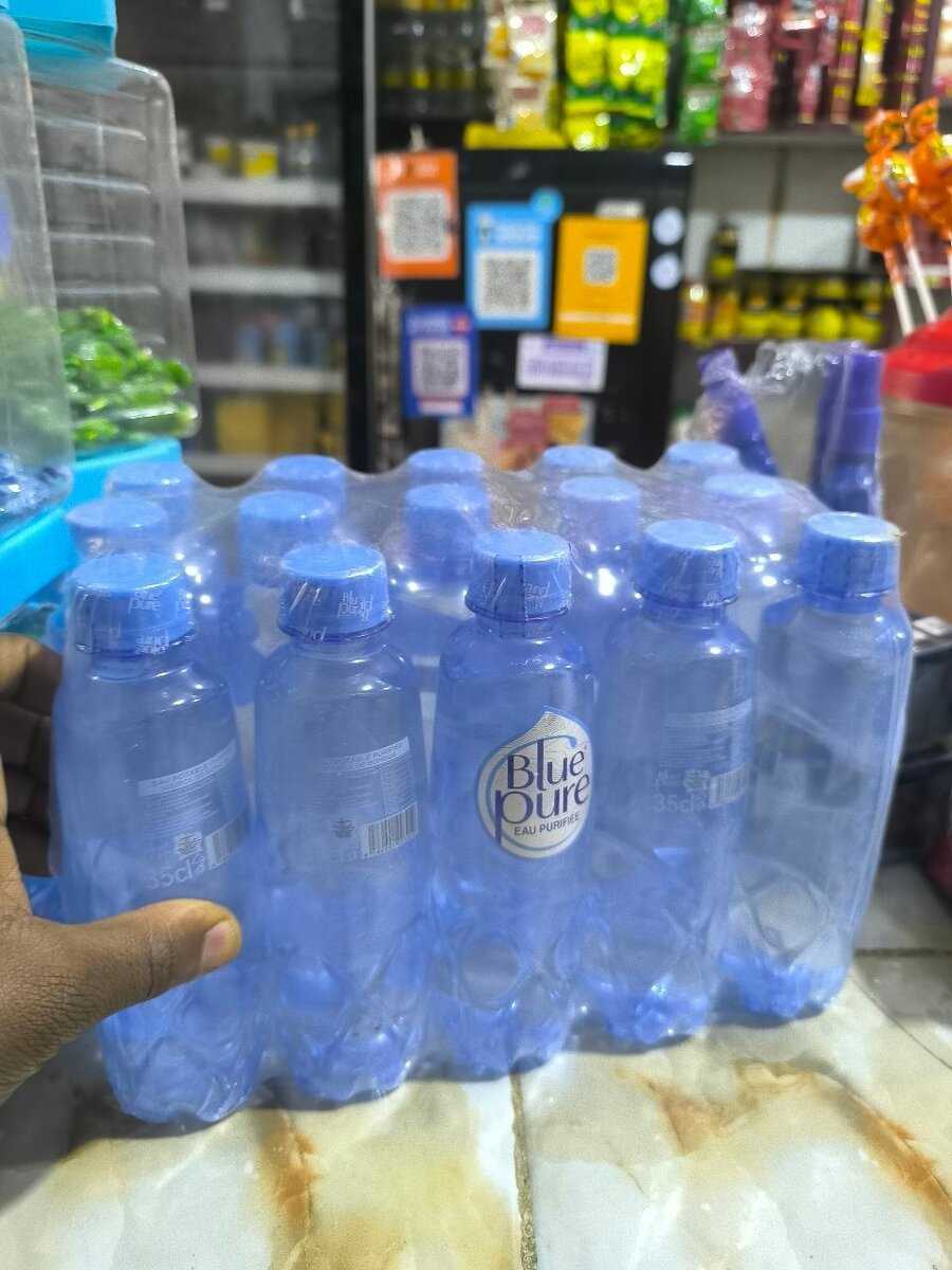 Pack de 12 bouteilles d'eau bleu