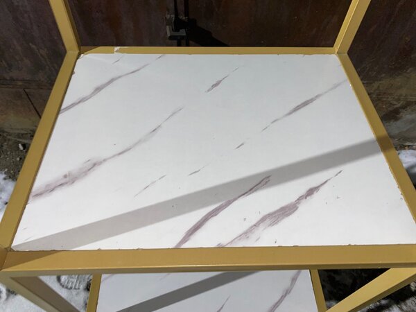 стеллаж для вещей в магазине