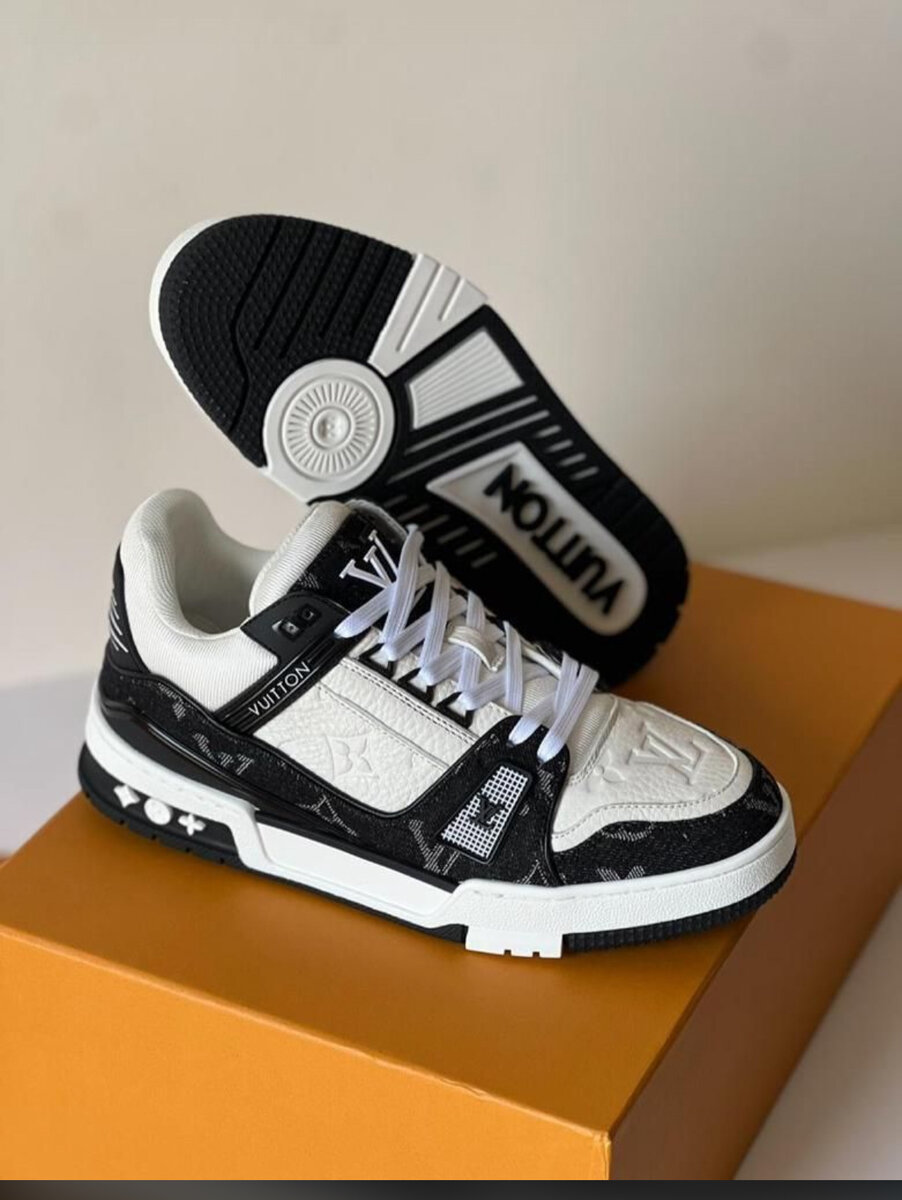 Porter des baskets élégantes