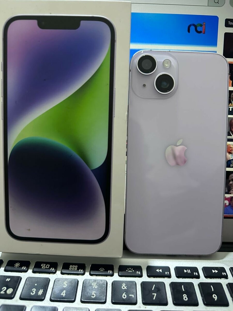 iPhone 14 128 gos , quasi neuf CE , 320.000 à débattre