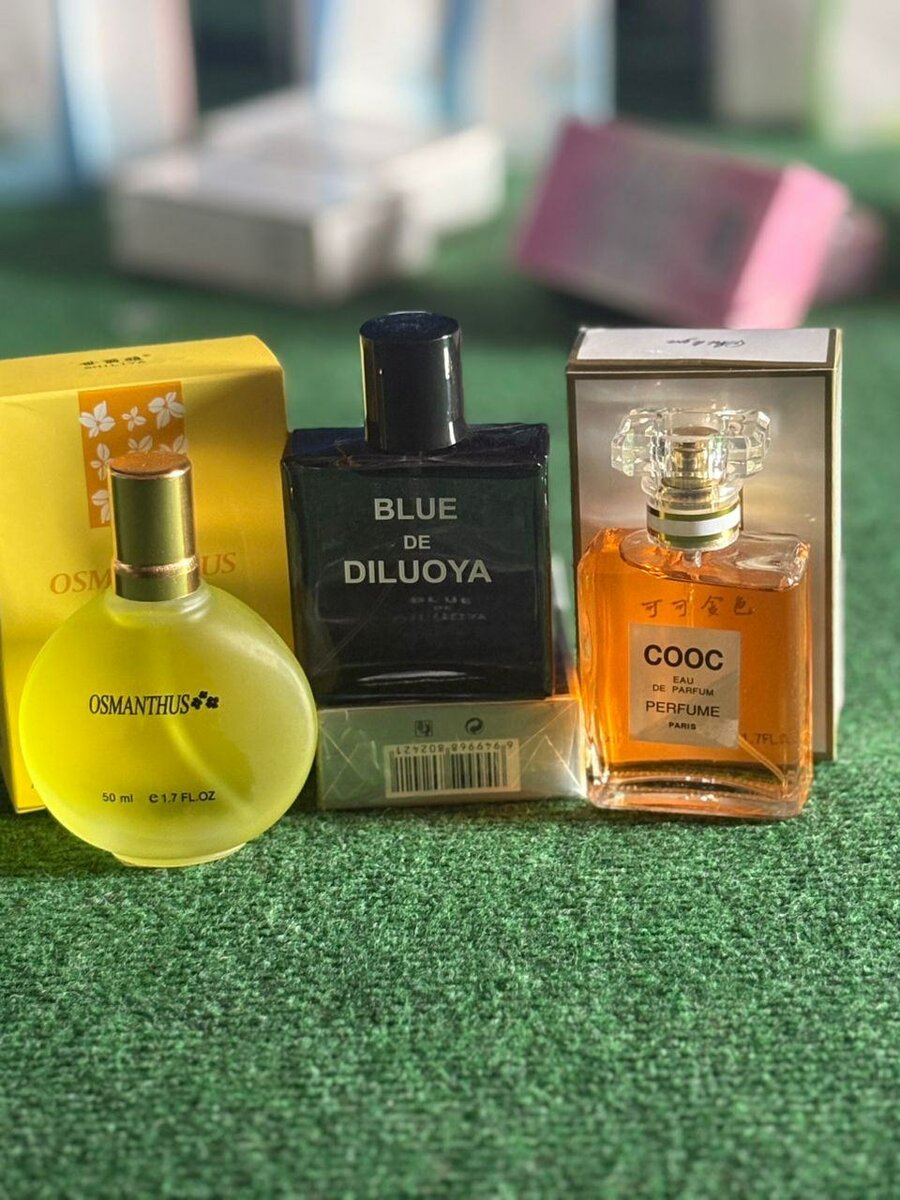 Lot de parfums variés
