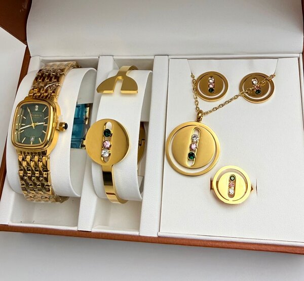 Ensemble de Montres et Bijoux Doré