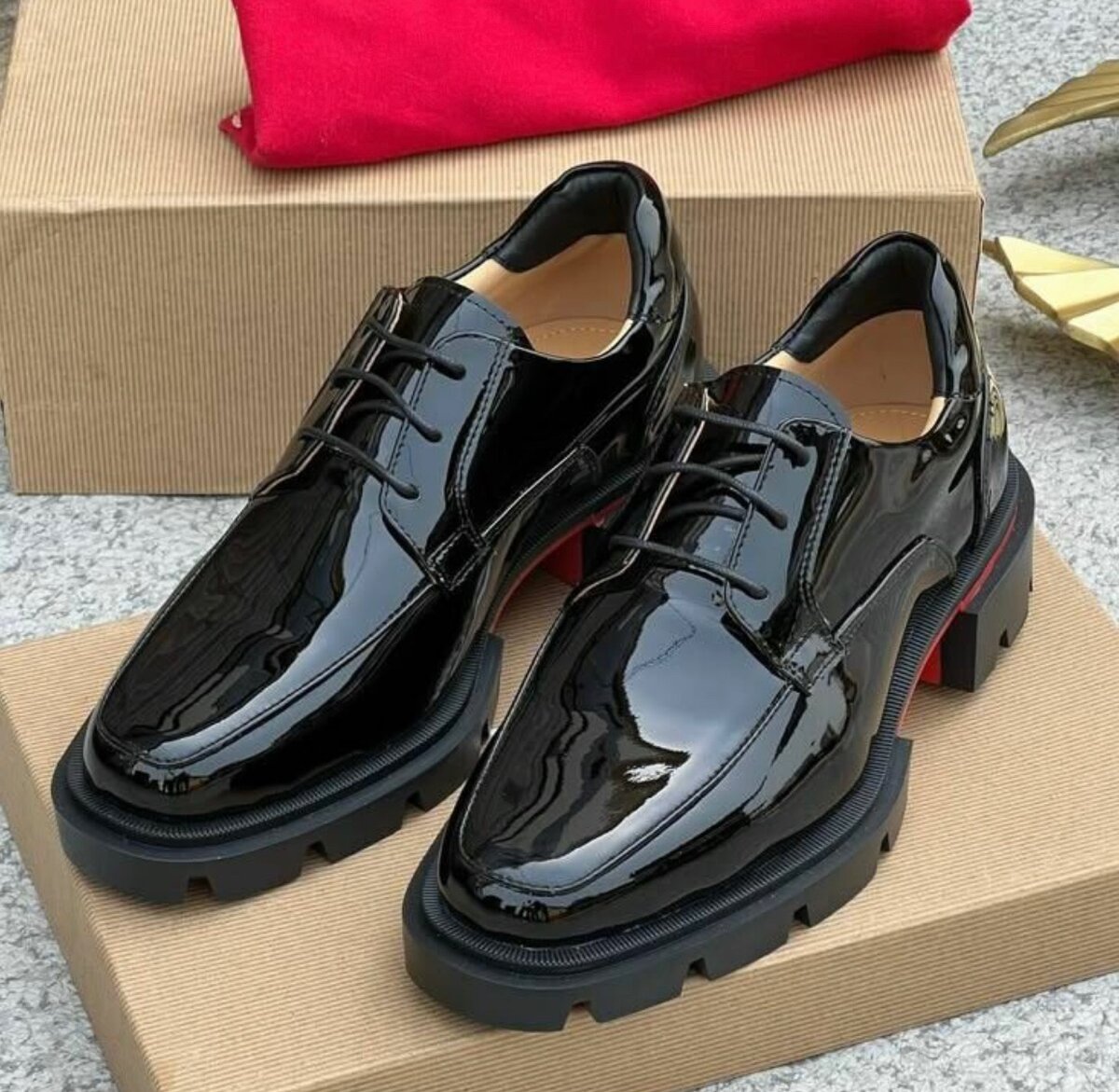 CHRISTIAN LOUBOUTIH ️BX