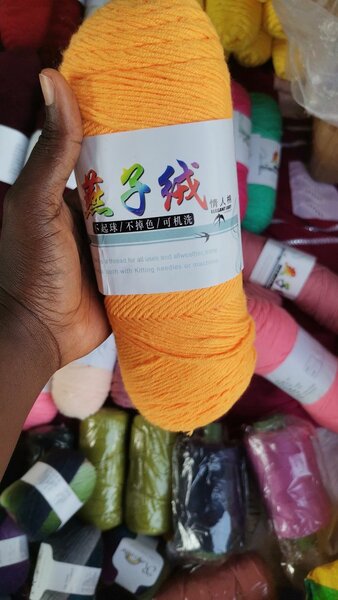 Laine à tricoter orange