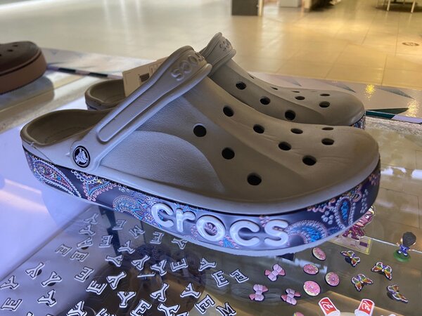 QUALITY CROCS.