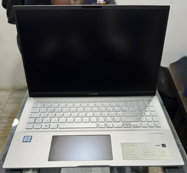 ASUS VivoBook 15"