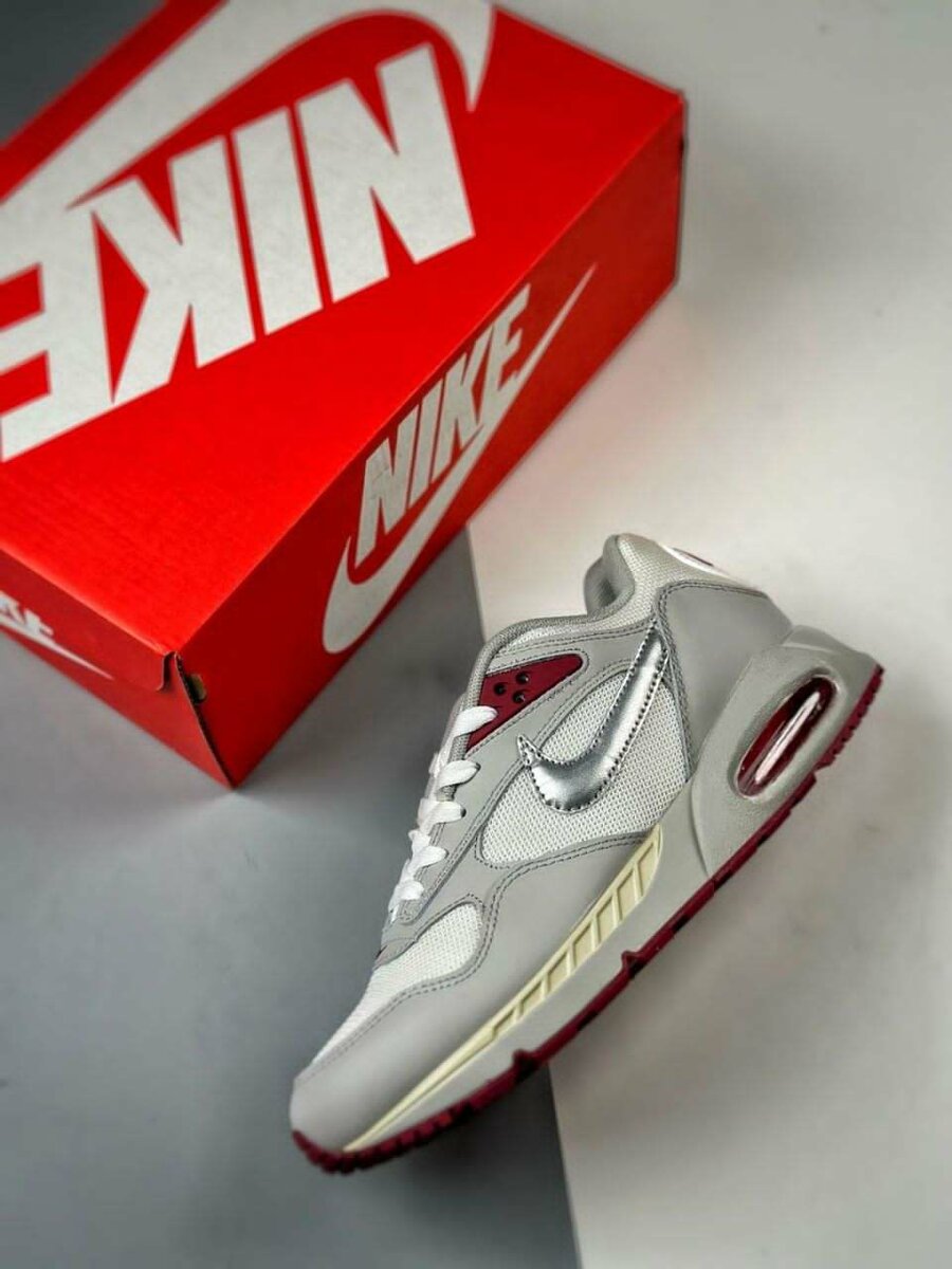 NIke Air Max Ivo dans carton