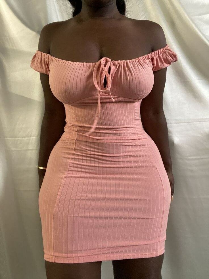 Robe moulante à manches courtes