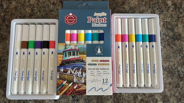 Acrylic paint markers