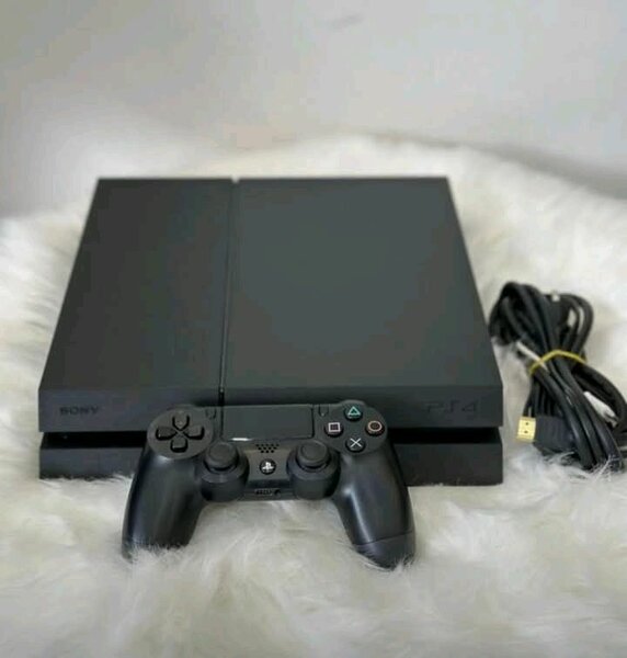 Console Sony PS4 avec manette