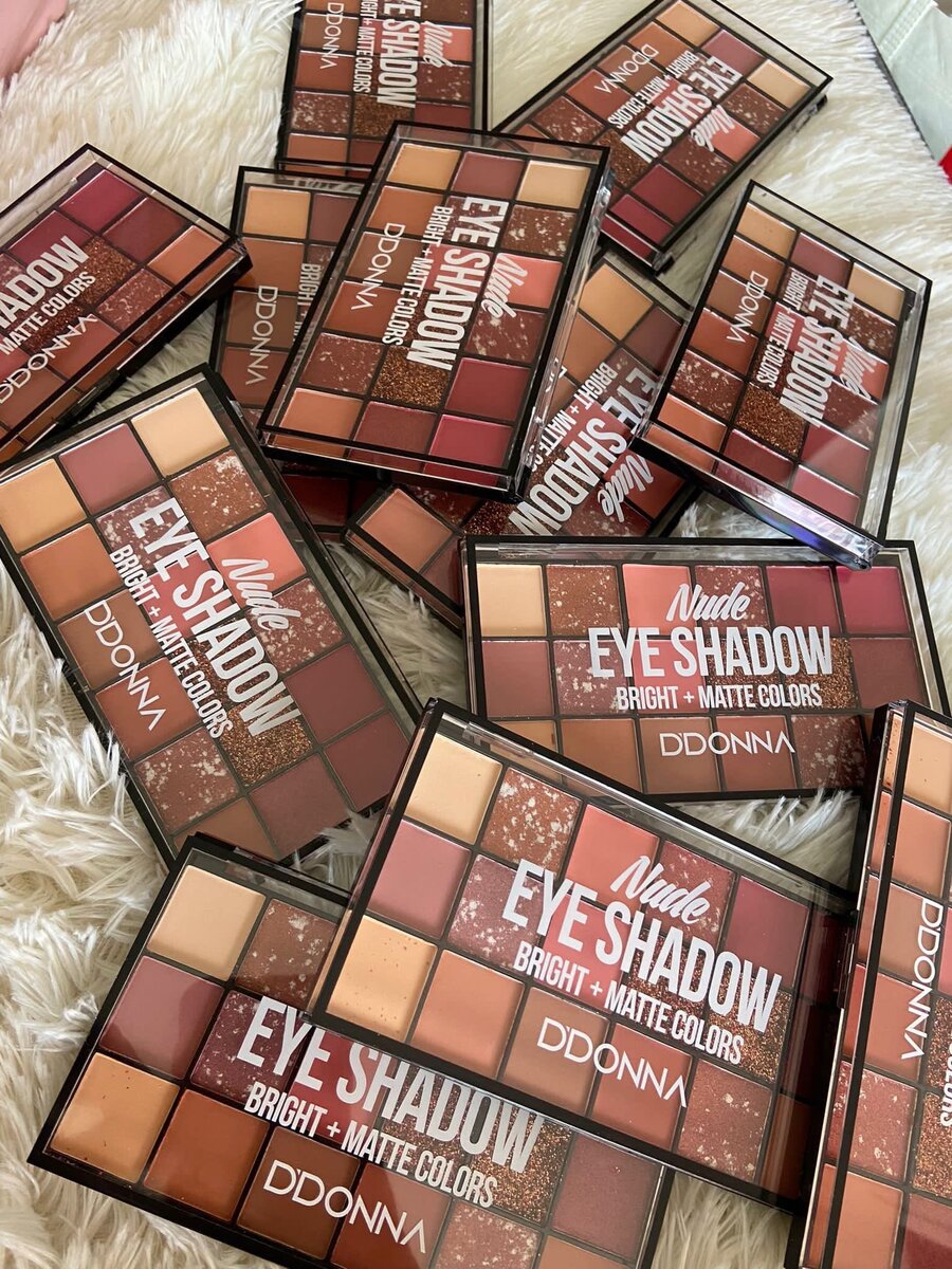 Palette d'ombres à paupières nude