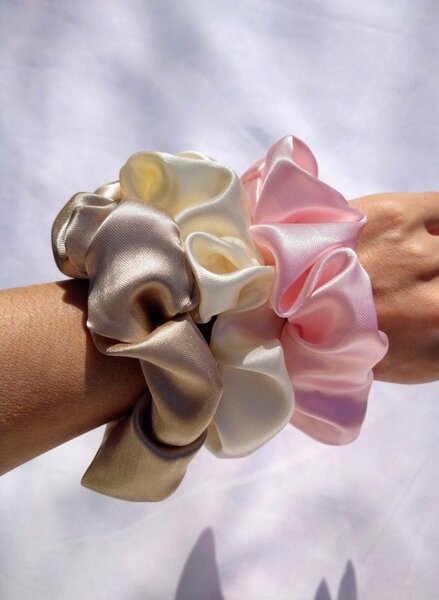 Hair bonnet and scrunchie