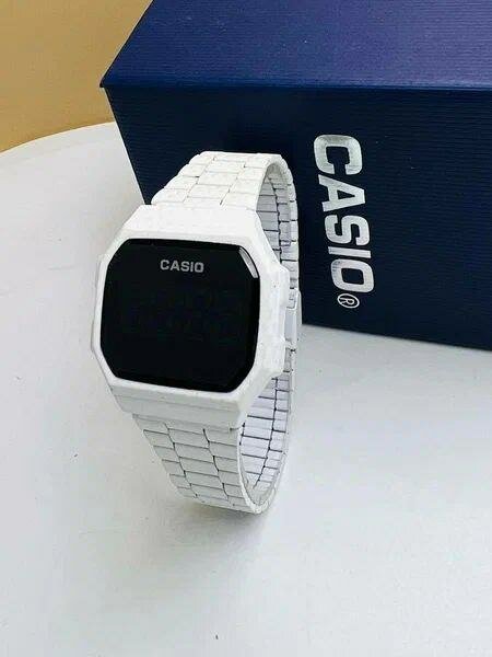 Montre tactile CASIO blanche