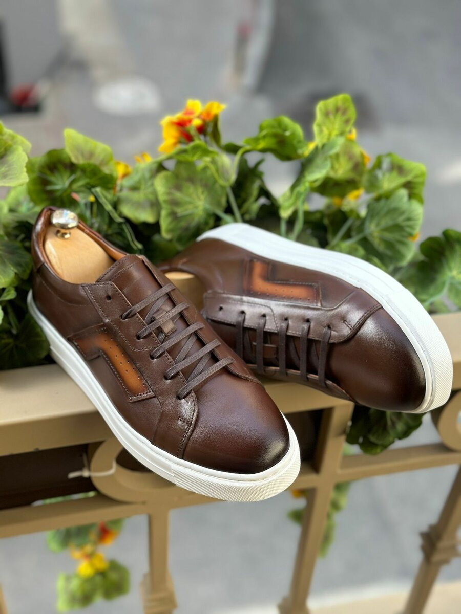 Men's corporate sneakers