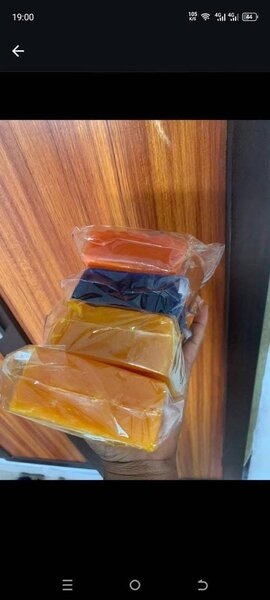 Savons artisanaux colorés