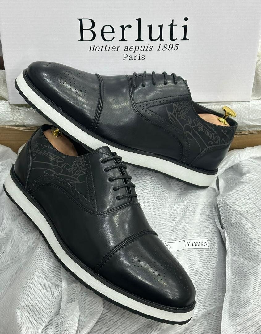 Chaussures élégantes Berluti