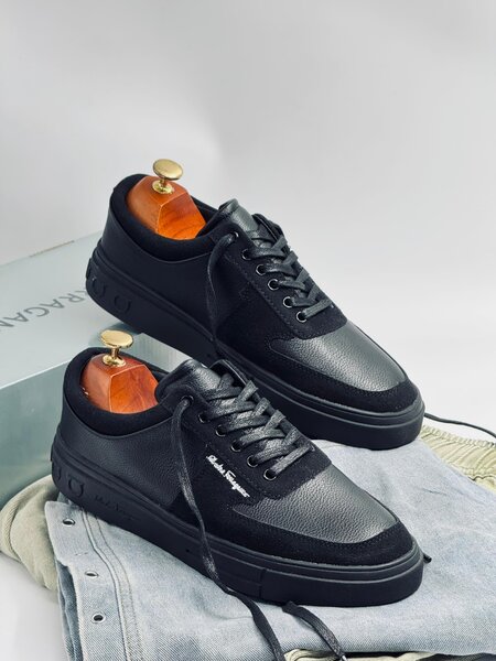 FERRAGAMMO ALL BLACK