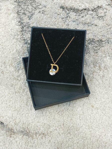 Collier Pendentif Doré Élégant