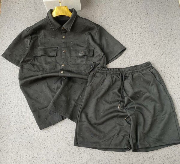 Casual top and down shorts