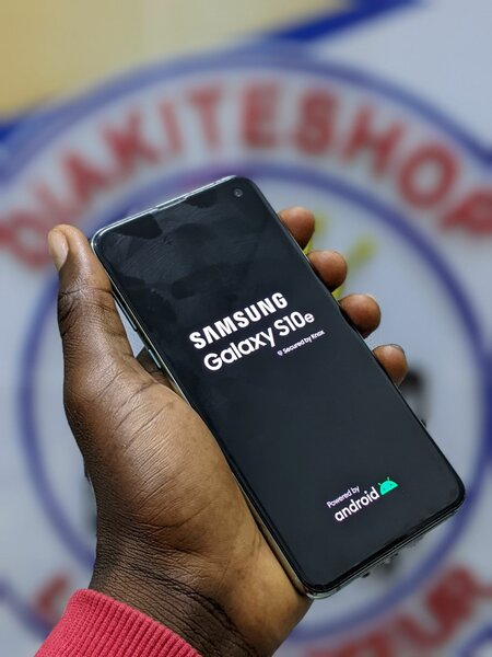 Samsung S10E