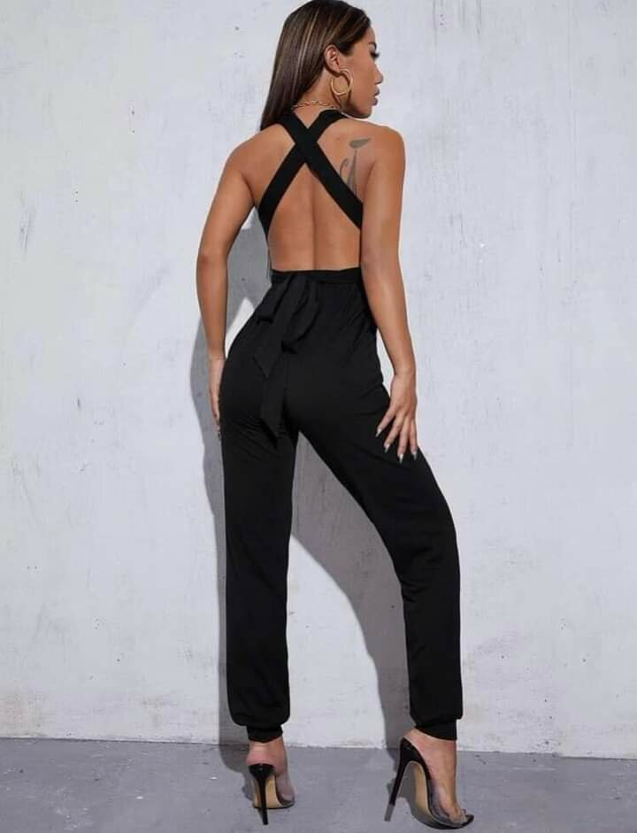 Combinaison noire élégante femme