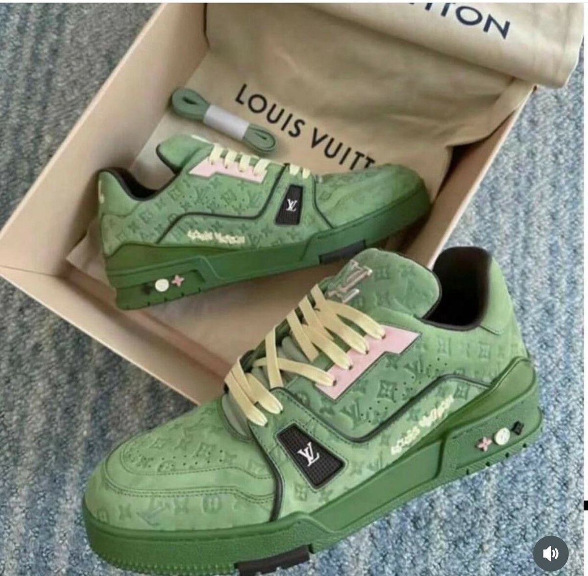 LOUIS VUITTON CLASSIC