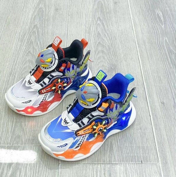 Baskets enfant futuristes