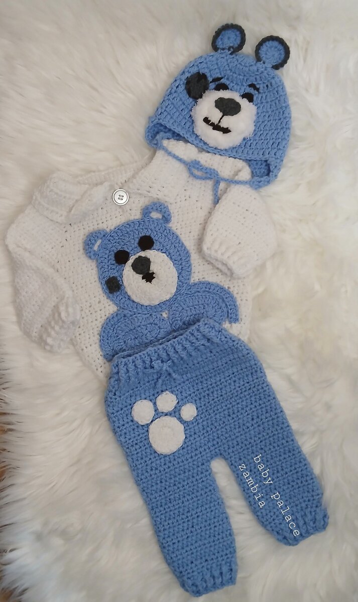 Knitted children's set jumper+trousers