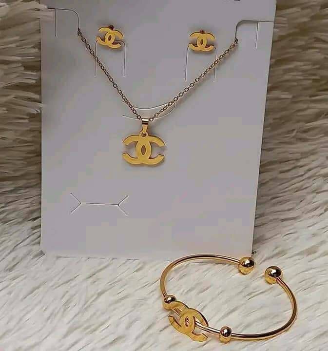 Ensemble Bijoux Dorés Élégants