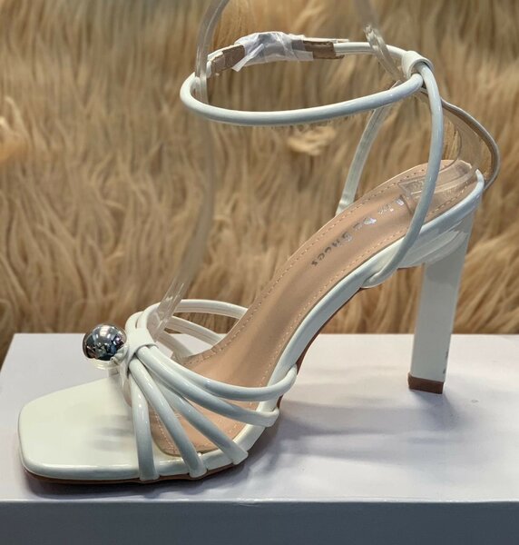 Sandales à talons hauts élégantes