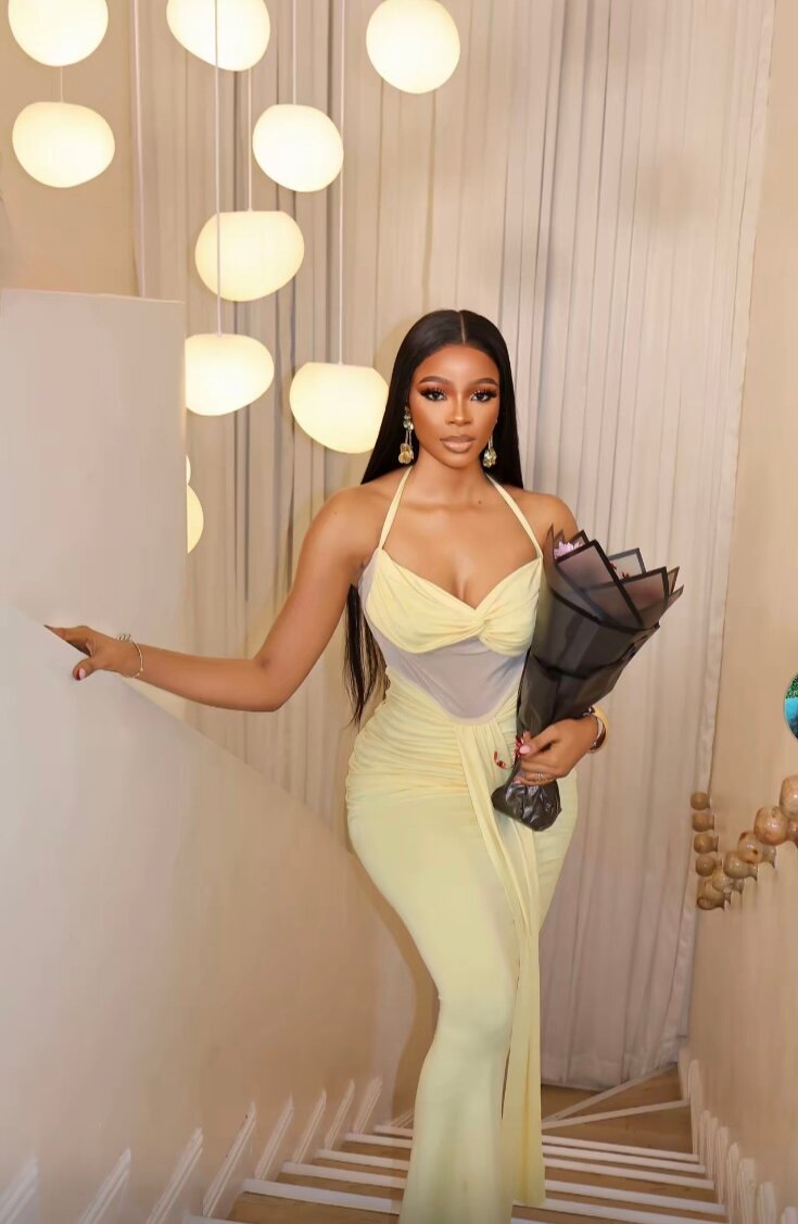 Robe élégante jaune