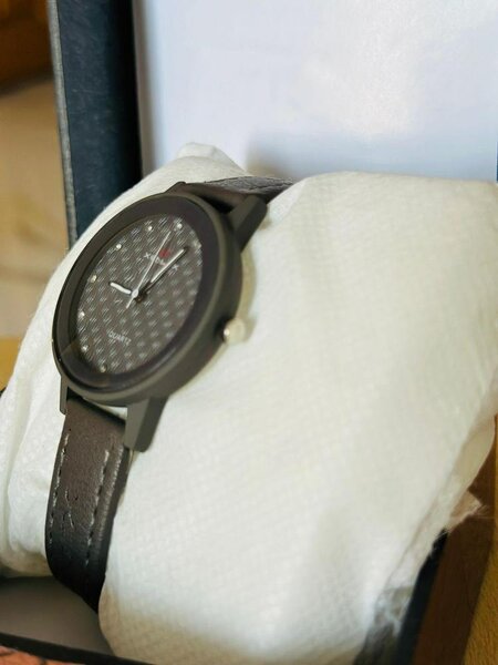 Men and women black and brown wrist watch