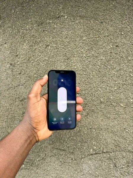 iPhone 12 noir débloqué