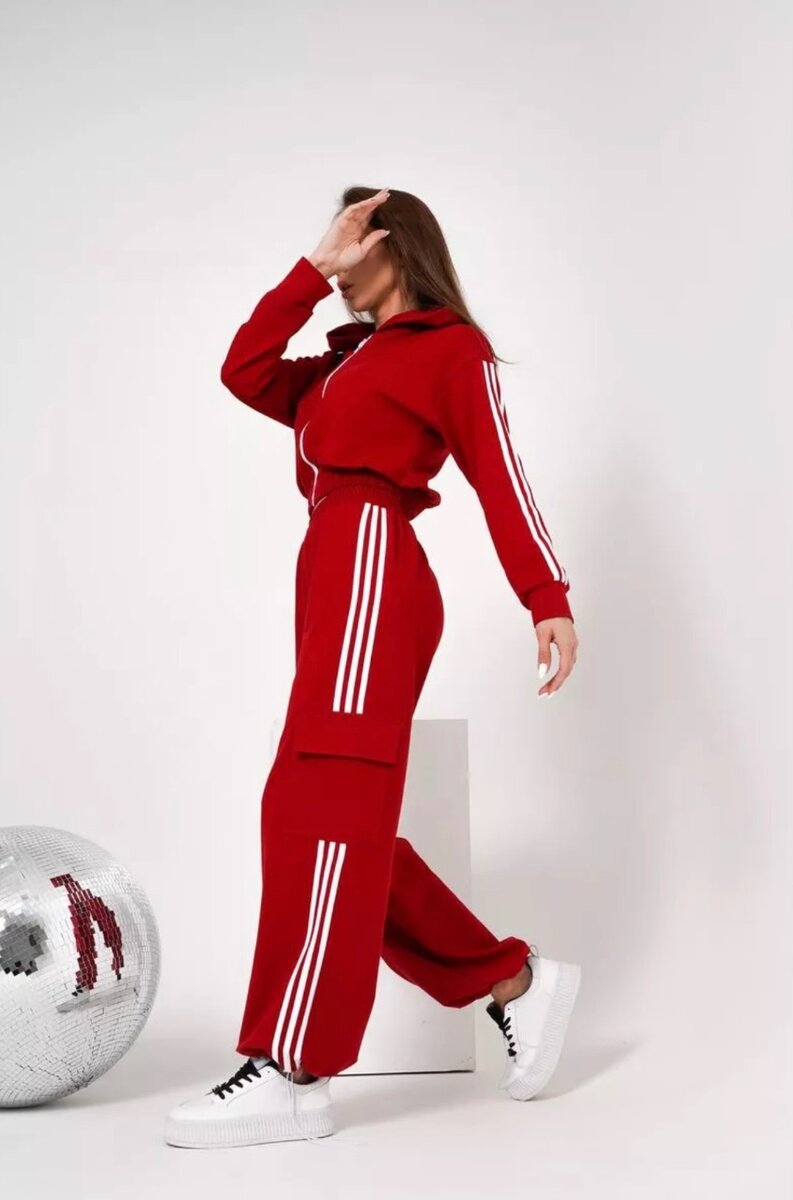 Спортивный костюм. Стильный , легкий