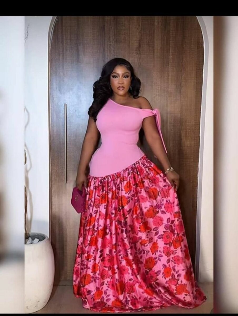 Robe élégante asymétrique