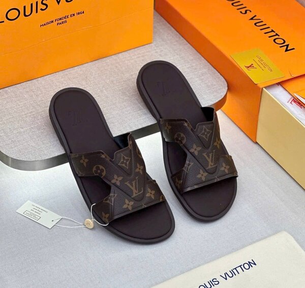 Tongs de luxe en cuir