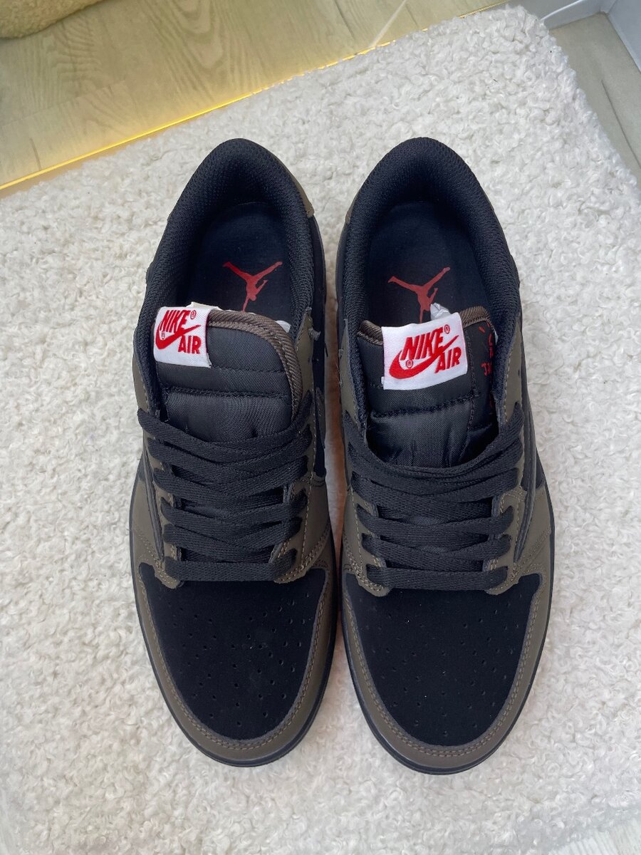 Travis Scott x Air Jordan 1