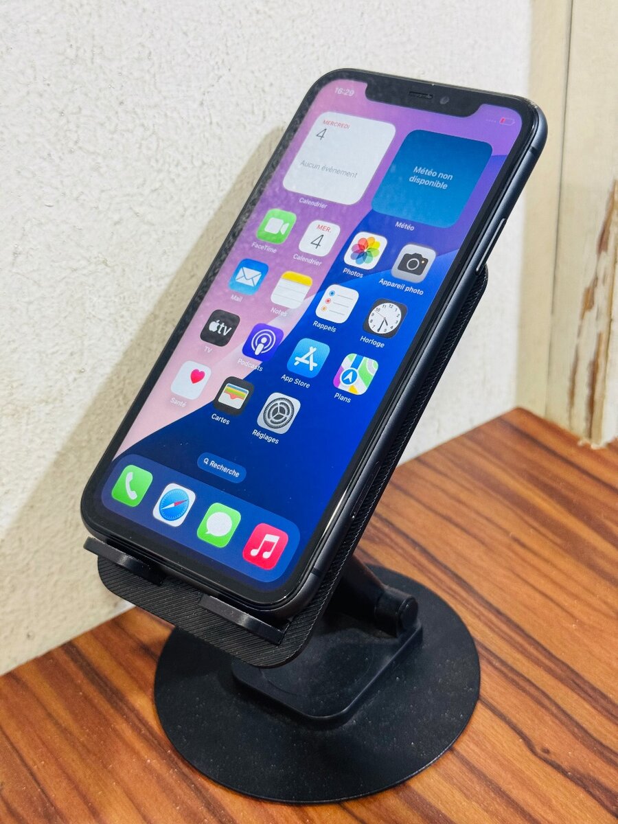 iPhone 11 64gb ( vendu avec reçu )