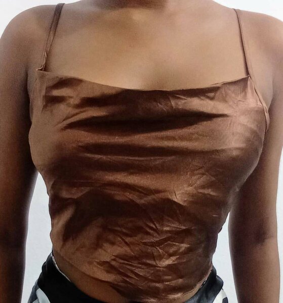 Top en satin marron chic