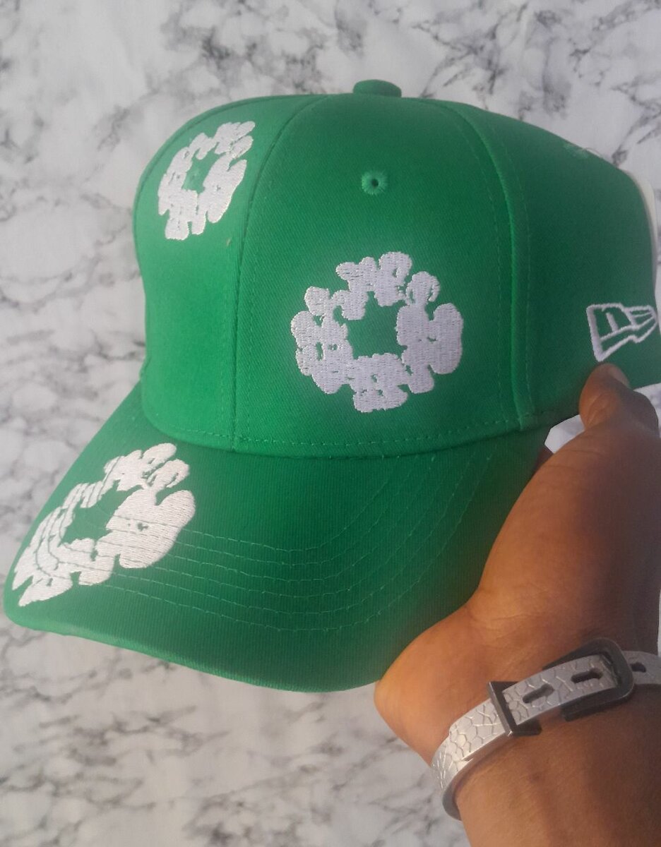 Casquette colorée street style