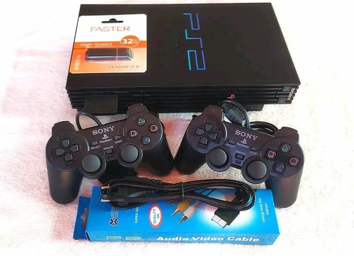 Console PlayStation 2 avec accessoires