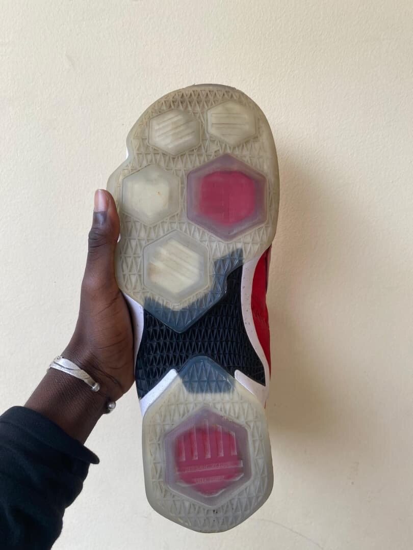 Lebron 13  Pointure 48,5