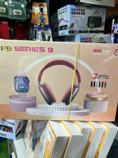 Montre connectée avec casquett