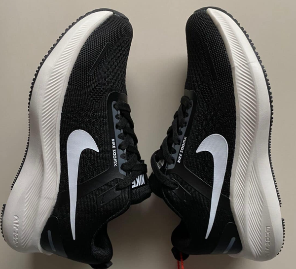 Nike Zoom sneakers in black and white. Lightweight, comfortable, with cushioning for running and walking comfort.
