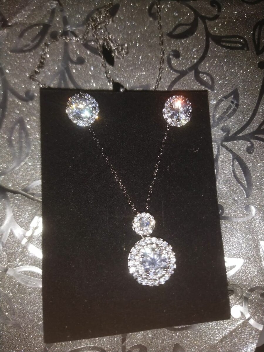 Earring with pandent in diamond style with affordable price