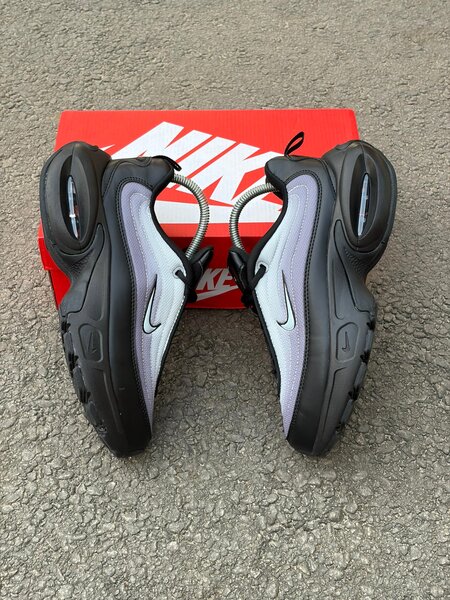 Chaussures de sport Nike futuristes